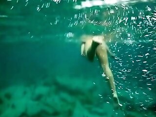 Wild First-timer Mummy Putting On Fantastic Underwater Display